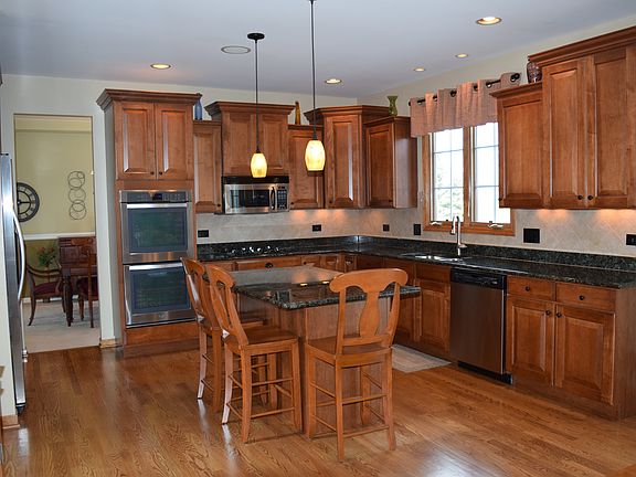 4th image of 873 Academy Ln