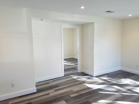4th image of 476 Matadero Ave