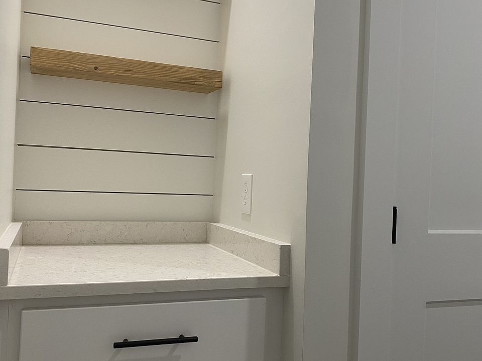 1st image of 15 E 2nd Ave #11321075