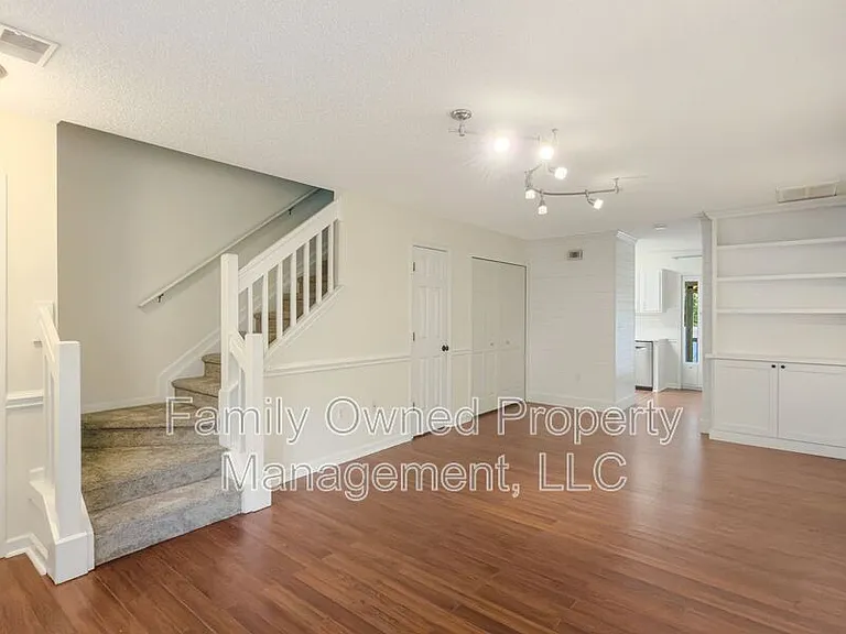 502 Tree Branch Cir — Photo 10