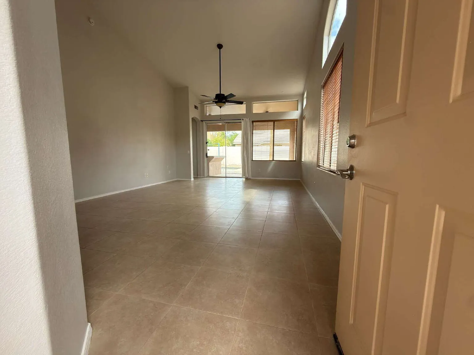3 bed, 2.0 bath, 1454 sqft, $2,000 — Photo 4