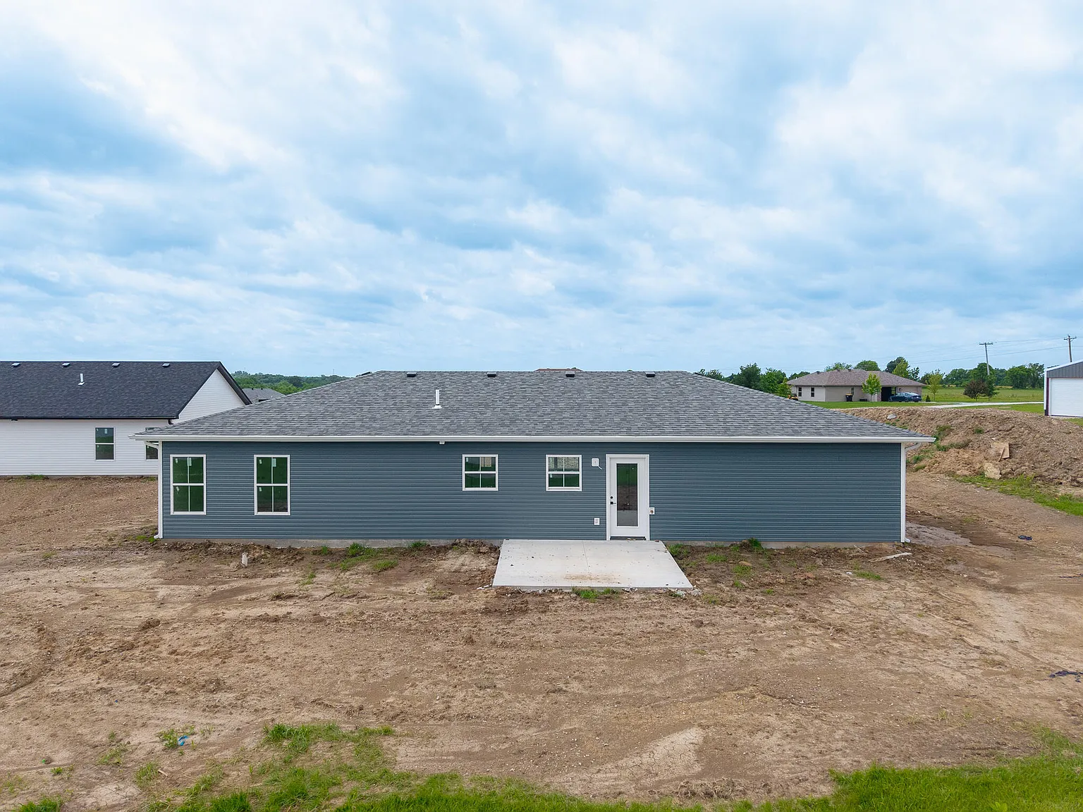 3 bed, 2.0 bath, 1250 sqft, $2,000 — Photo 3