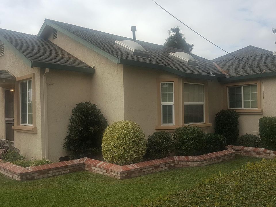 Front Entry: OPEN HOUSE: Saturday 10/29/22 12 pm-3pm