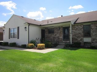 9848 Cambridge Ct, South Lyon, MI 48178