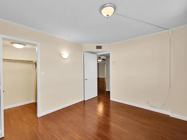118 Royal Park Dr #4G — Photo 16