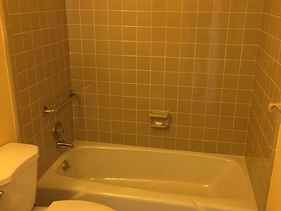 4th image of 48 Hamlin Ct