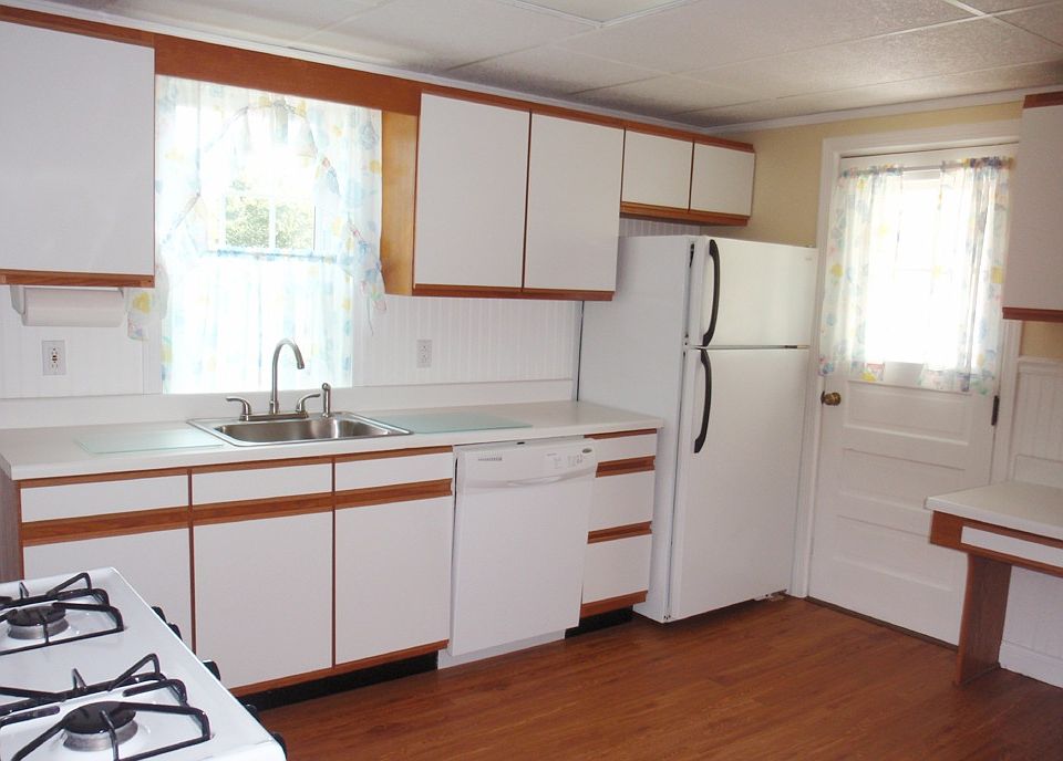 2nd image of 129-131 Poplar St