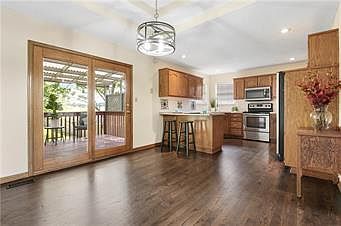 5th image of 308 NE Woodbury Dr