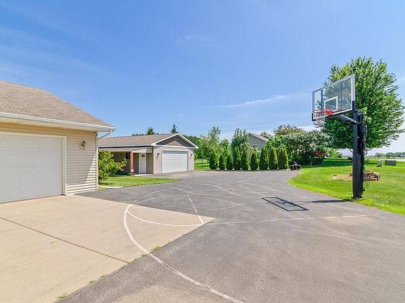 5th image of 720 Circle Hill Ln