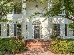 555 S Mason Rd, Town And Country, MO 63141