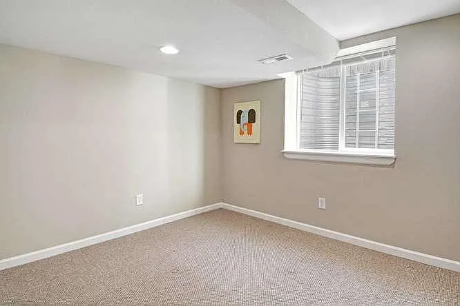 Lower level bedroom, plenty of light