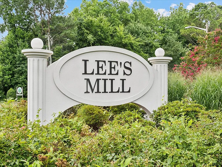 215 Old Bridge Ct — Photo 36