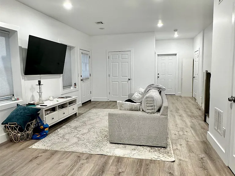 20 Fisk St #A — Photo 21