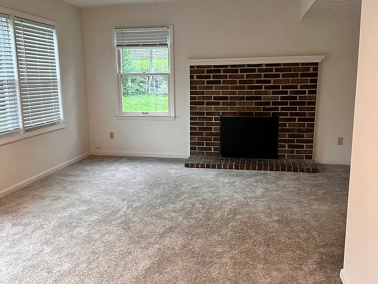 432 Lakebow Ct — Photo 12