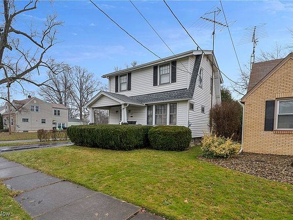 3rd image of 587 Belvedere Ave SE