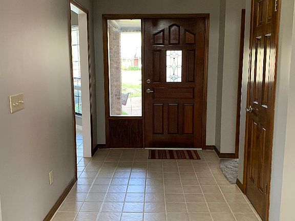 Dedicated Foyer w/tile.