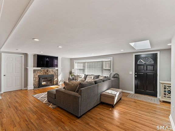 5th image of 12 Vail Road