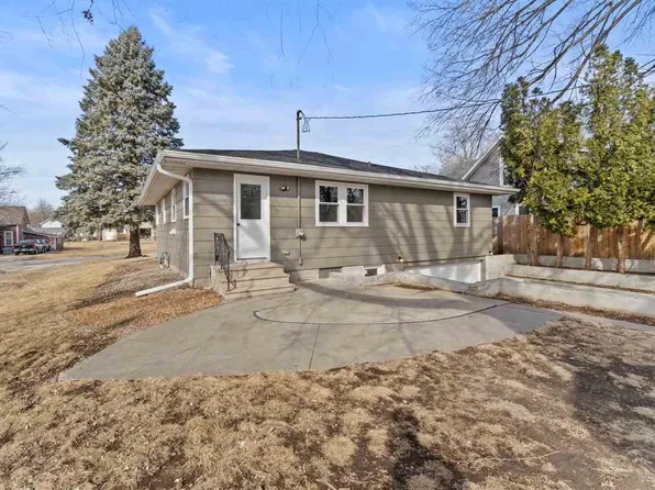 1009 E 2nd St, Washington, IA 52353