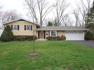 929 Foxwood Cir, Geneva, IL 60134