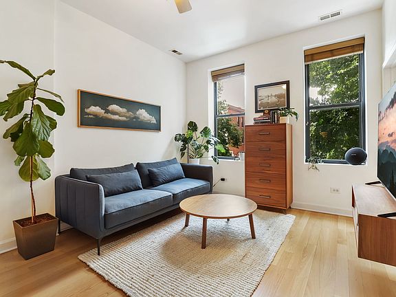 3rd image of 1449 N Ashland Ave APT 2F