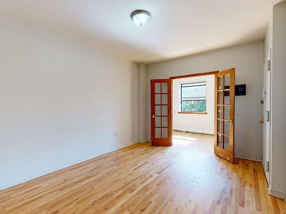 2nd image of 4 W 130th St