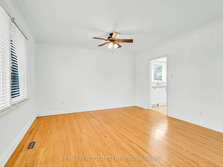 48 Maple Ave S #UPPER — Photo 10