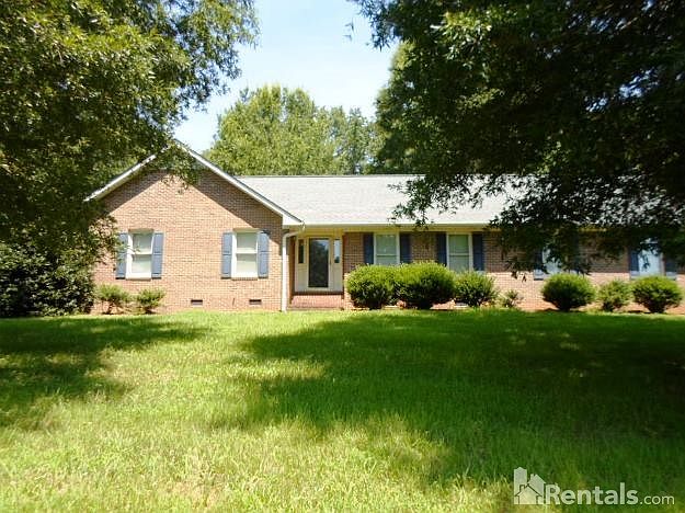 1st image of 160 Creekside Dr
