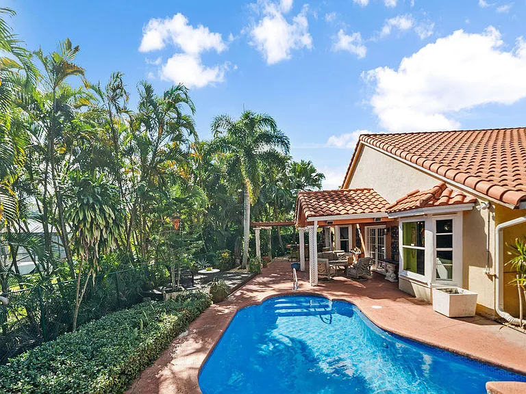 1256 Lake Breeze Dr — Photo 43