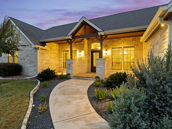 4th image of 396 Dos Lagos Dr
