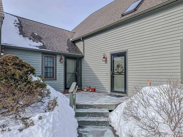 35 Montrose Dr, Stratham, NH 03885