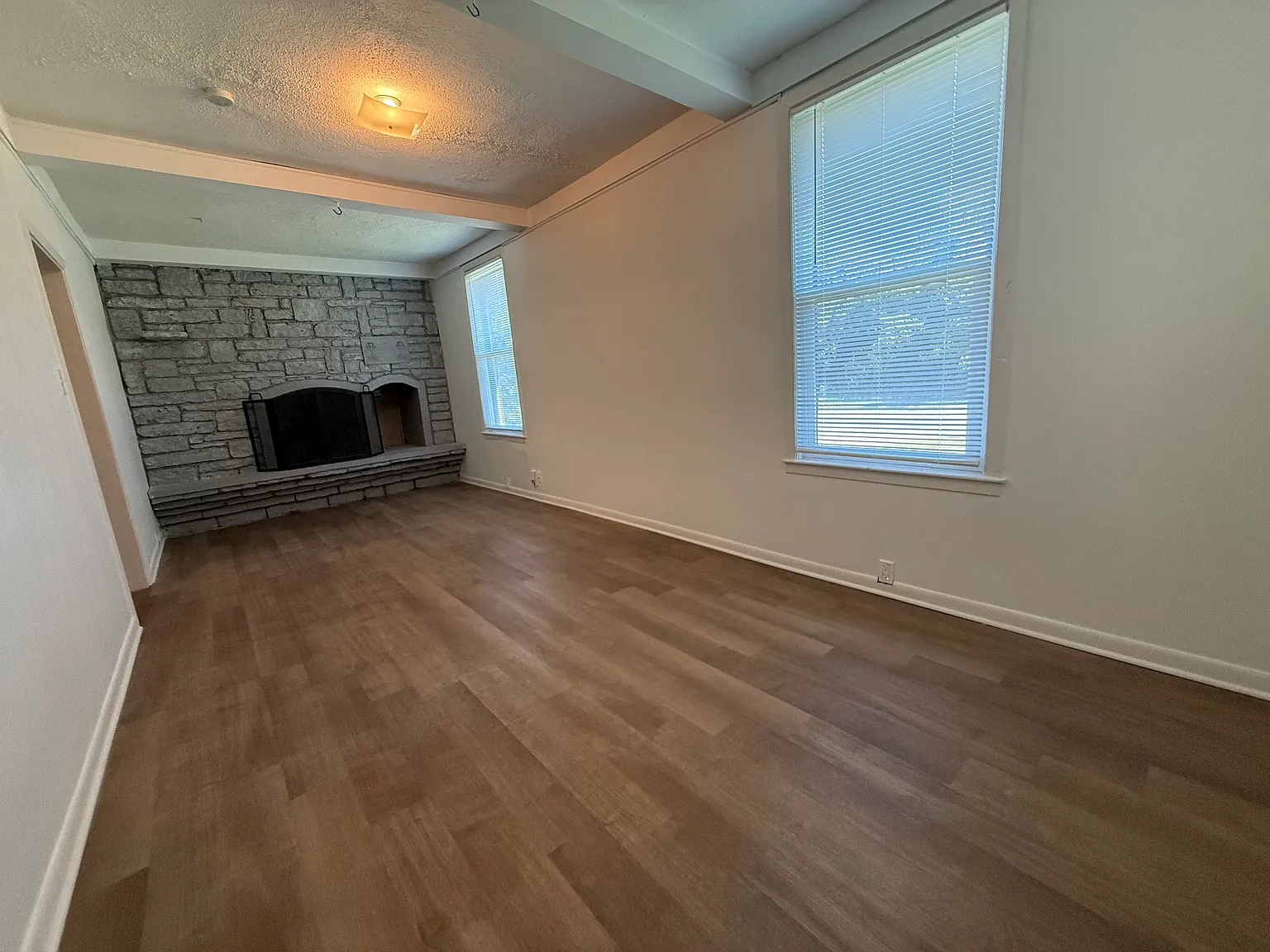 2 bed, 1100 sqft, $1,600 — Photo 4