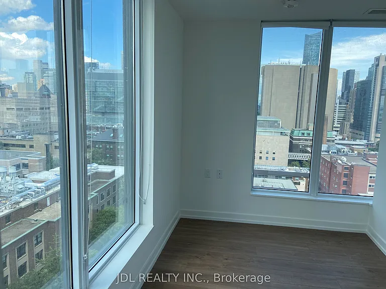 203 College St #1306 — Photo 7