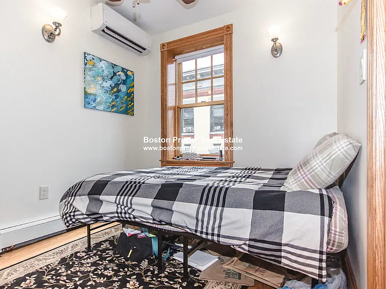 16 S Russell St — Photo 8