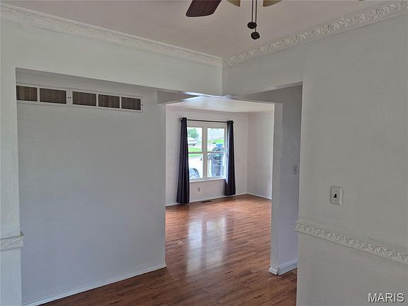3rd image of 2358 Summit Dr