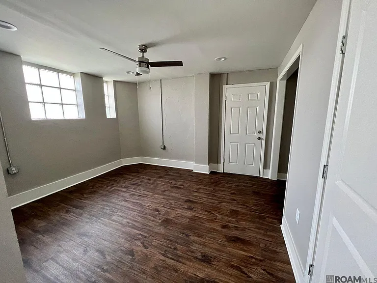 418 E State St #B — Photo 8