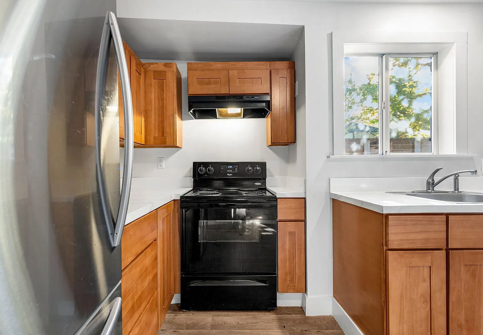2 bed, 1.0 bath, 824 sqft, $2,425 — Photo 3