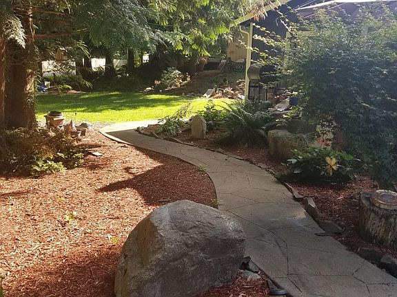 4th image of 544 Hilltop Dr