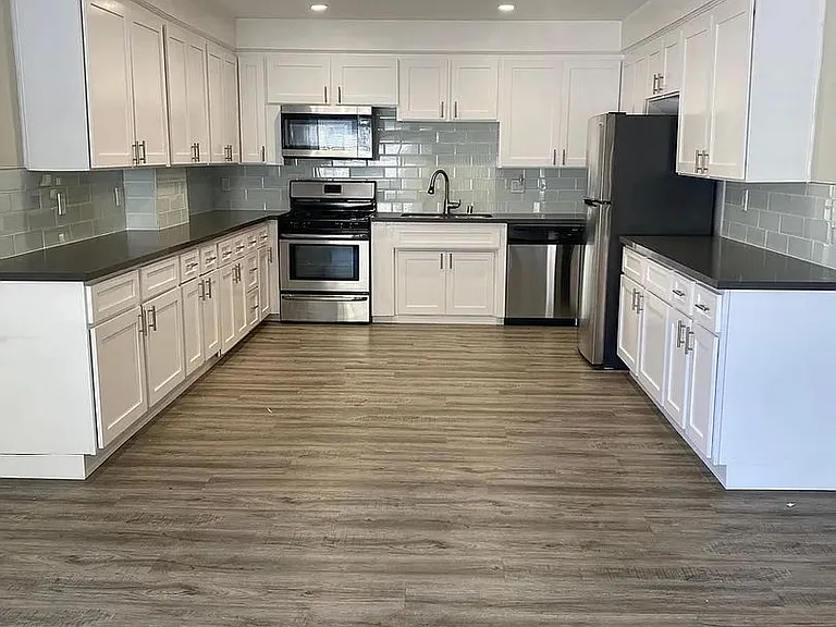 350 N Crescent Drive — Photo 3