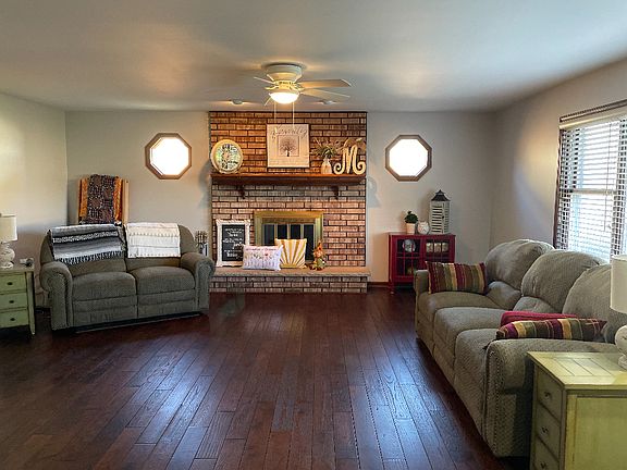 2nd image of 17713 Oakwood Dr