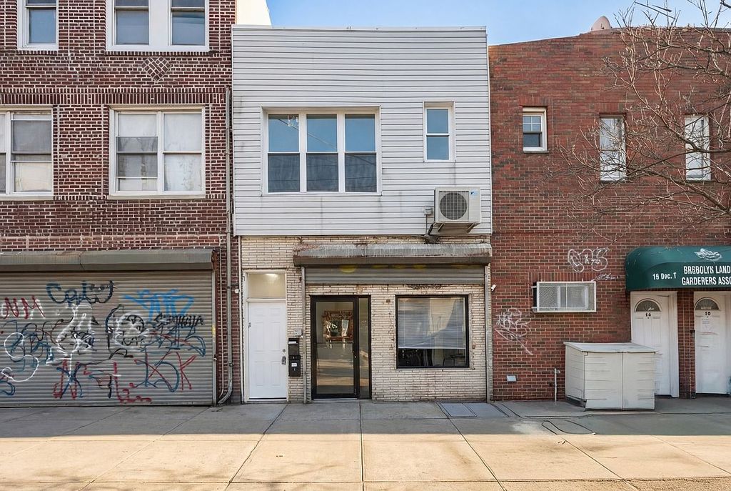2-bedroom house for sale in Brooklyn