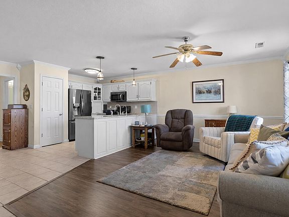 4th image of 74 Flagstone Dr