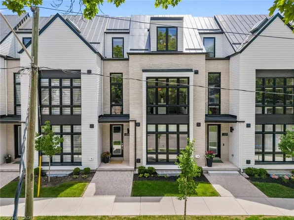 2280 Sovereign St, Oakville, ON L6L 1L5