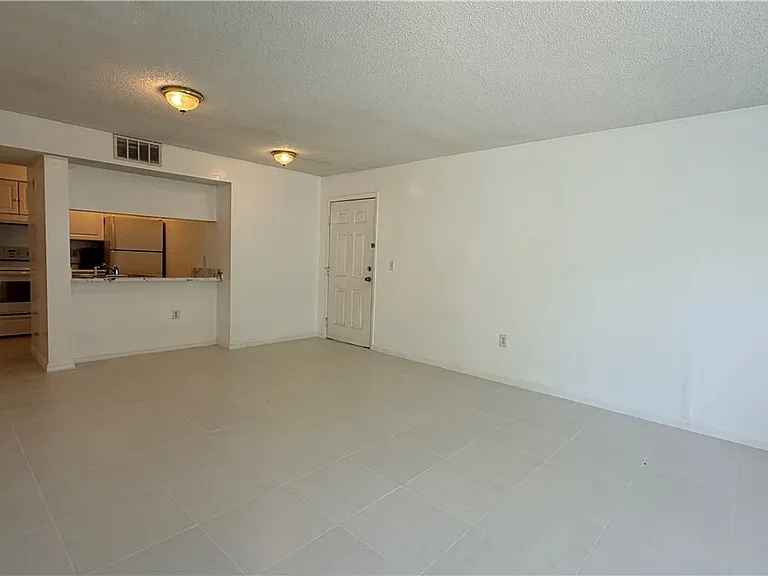 3407 Winkler Ave #309 — Photo 12