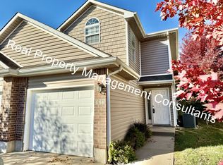 921 SW Peach Tree Ln, Blue Springs, MO 64064