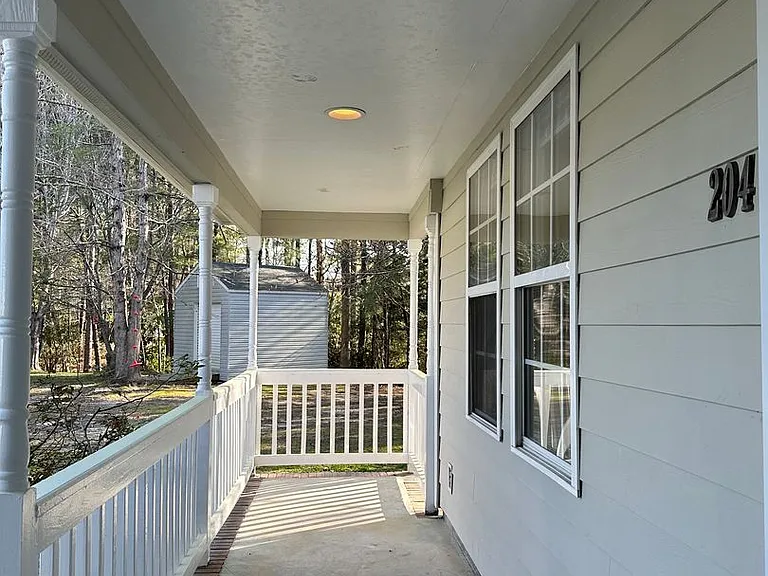 204 Grandford Pl — Photo 3