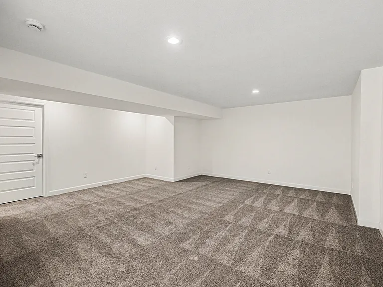 16169 Fontana St — Photo 12
