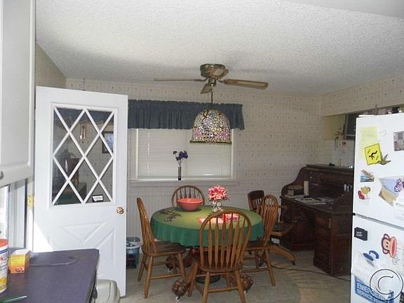 4th image of 902 13th Ave E