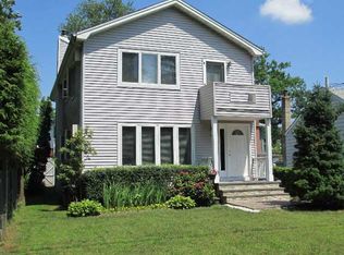 94 Graywood Rd, Port Washington, NY 11050