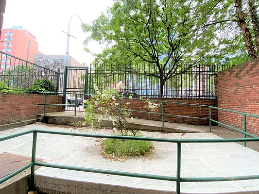 Rented by Douglas Elliman | media 23