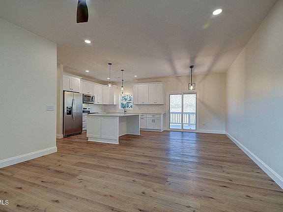 5th image of 1803 Brook Hollow Rd